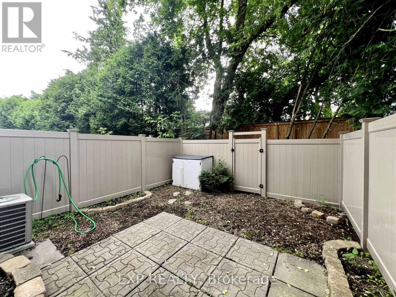 












1959 GREENWAY PARK LANE

,
Ottawa,




Ontario
K1B5A9


