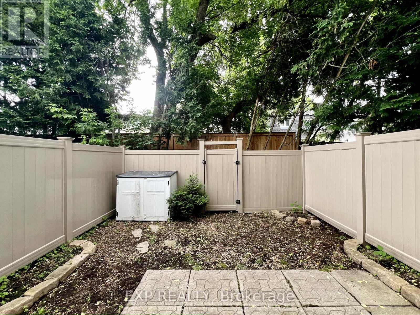 












1959 GREENWAY PARK LANE

,
Ottawa,




Ontario
K1B5A9

