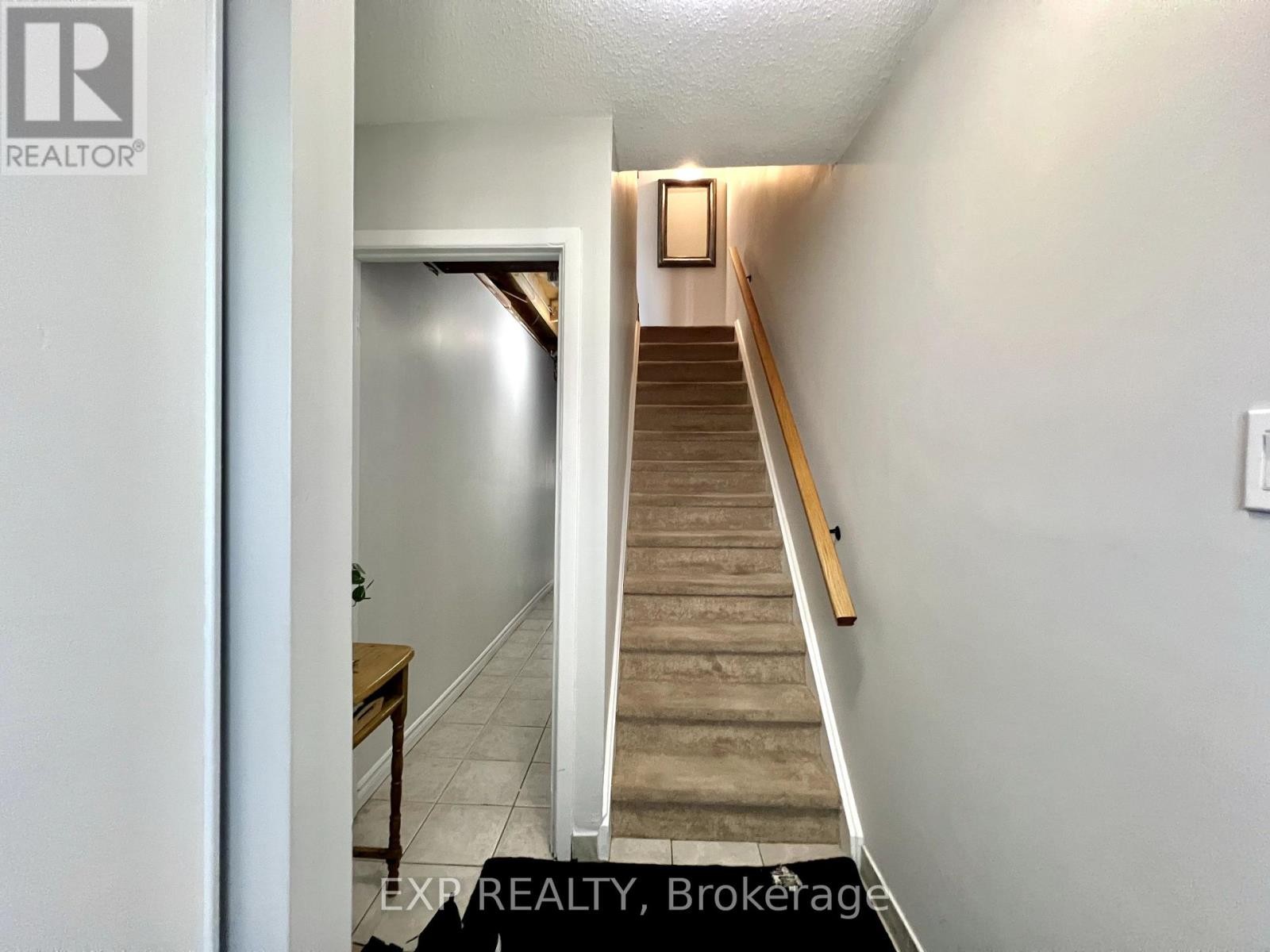 












1959 GREENWAY PARK LANE

,
Ottawa,




Ontario
K1B5A9

