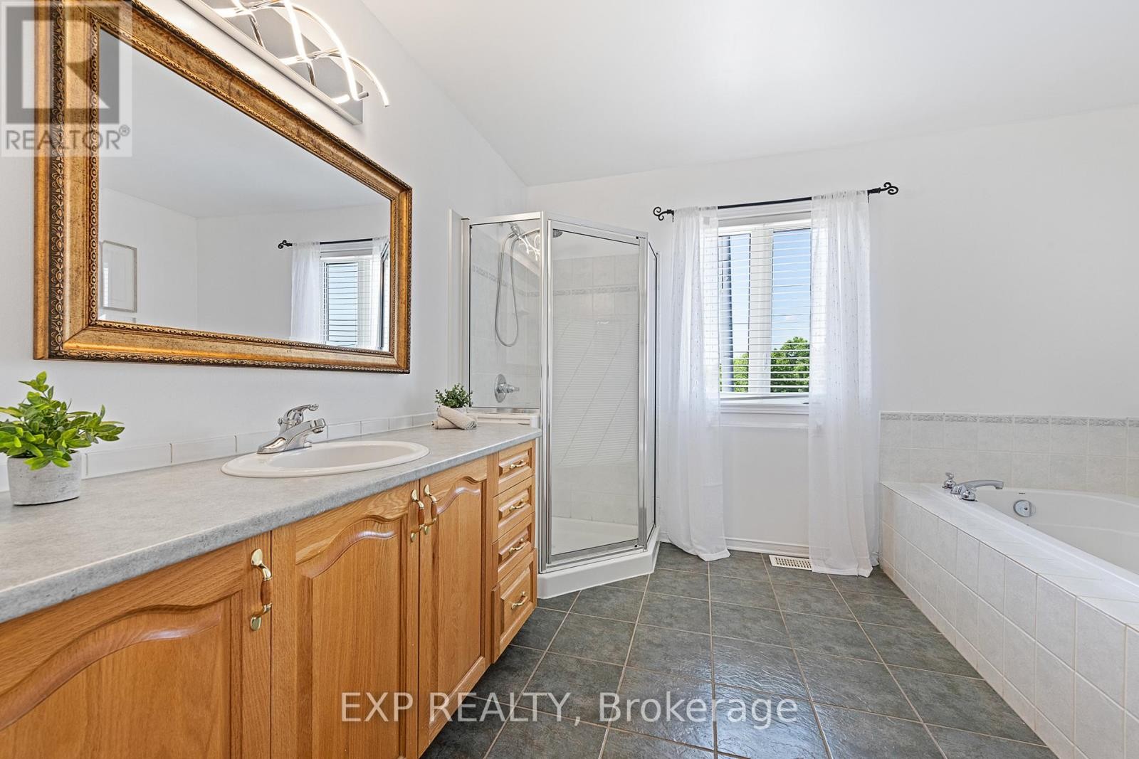 












2132 VALENCEVILLE CRESCENT

,
Ottawa,




Ontario
K4A4K4

