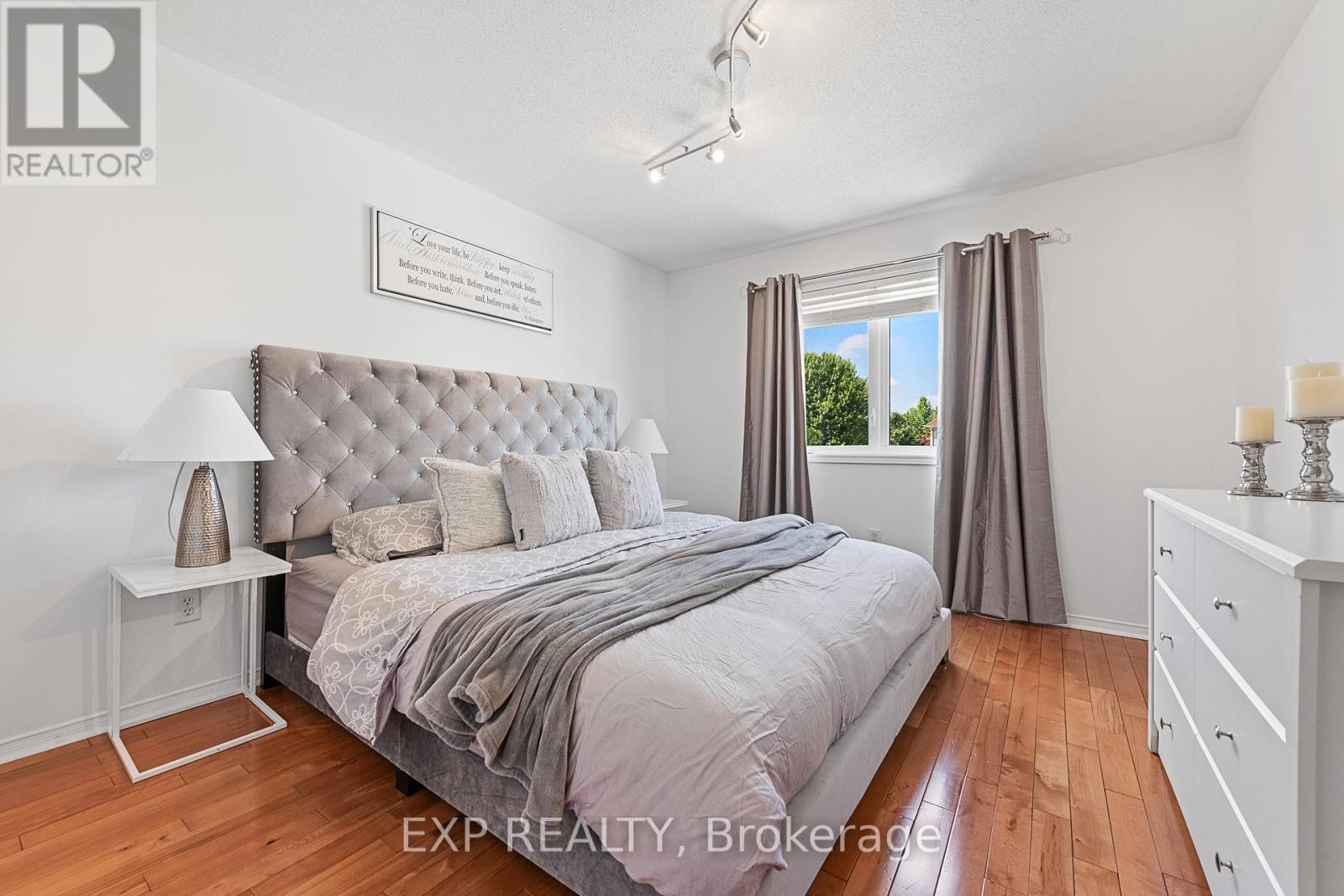 












2132 VALENCEVILLE CRESCENT

,
Ottawa,




Ontario
K4A4K4

