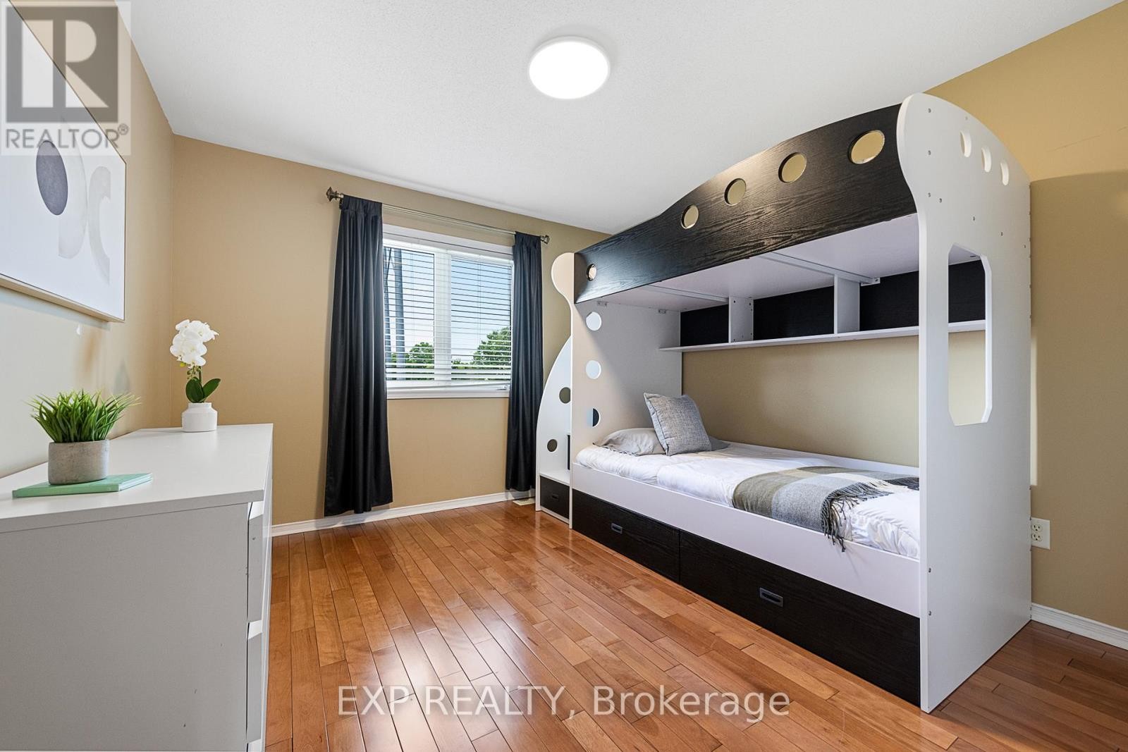 












2132 VALENCEVILLE CRESCENT

,
Ottawa,




Ontario
K4A4K4

