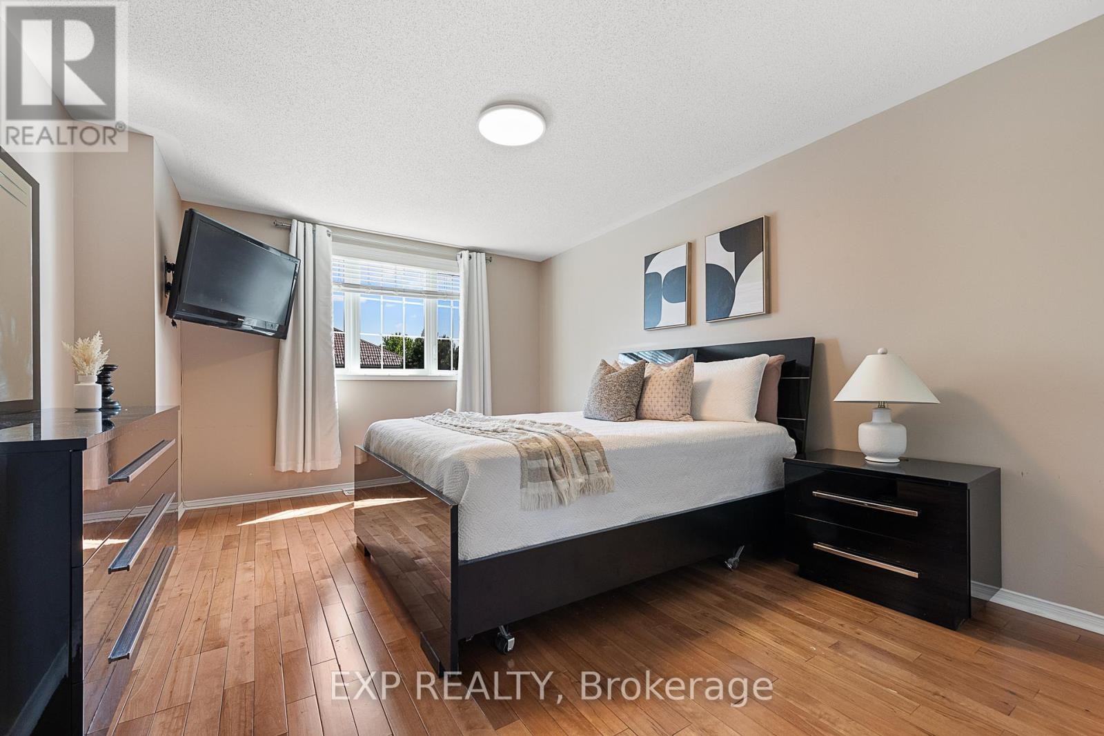 












2132 VALENCEVILLE CRESCENT

,
Ottawa,




Ontario
K4A4K4


