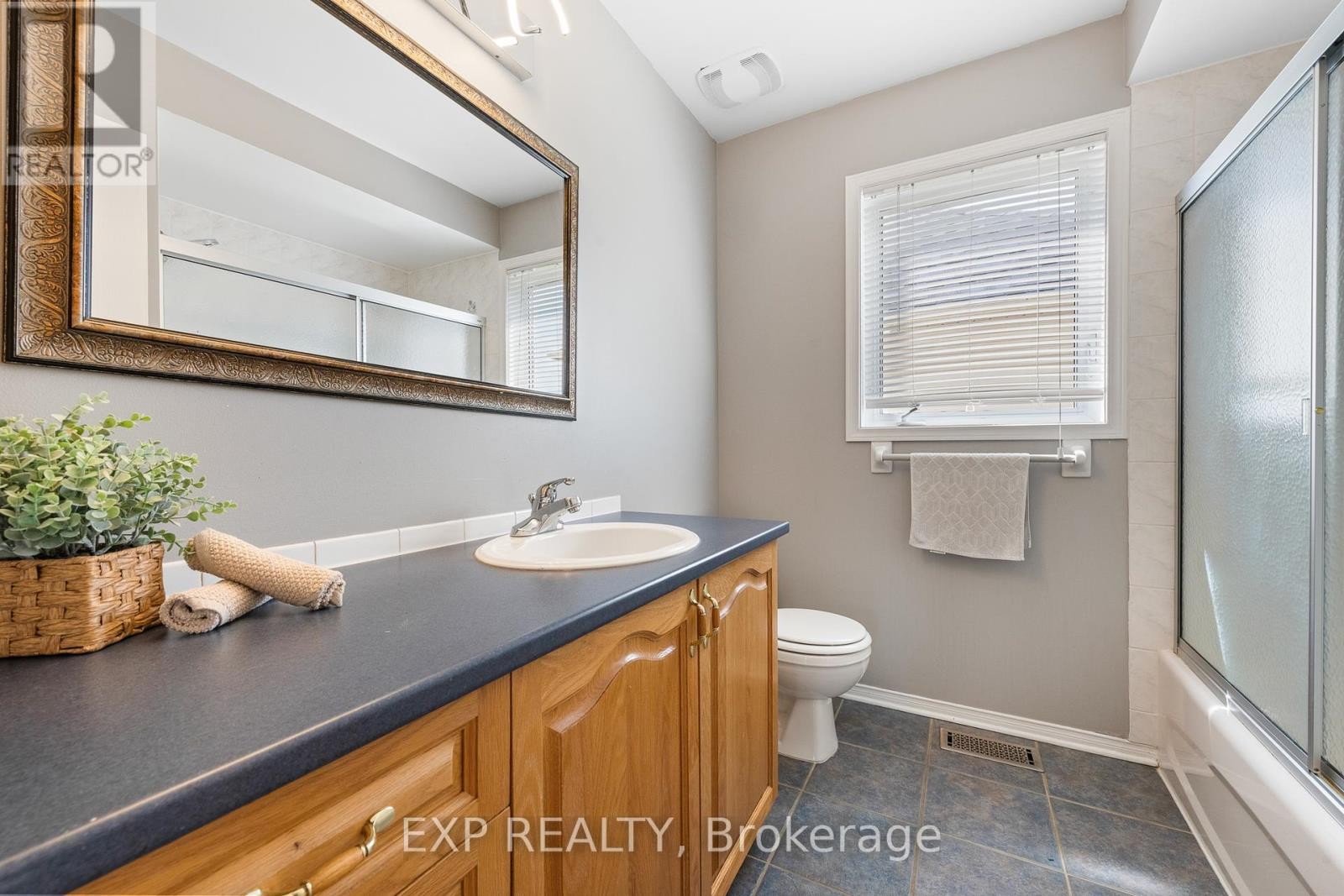












2132 VALENCEVILLE CRESCENT

,
Ottawa,




Ontario
K4A4K4

