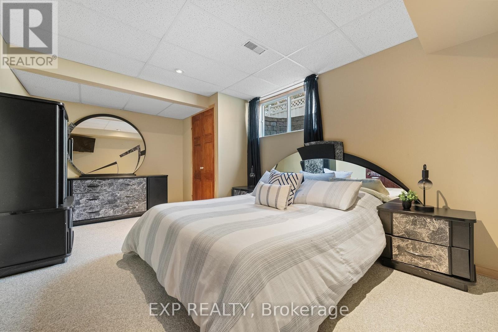 












2132 VALENCEVILLE CRESCENT

,
Ottawa,




Ontario
K4A4K4

