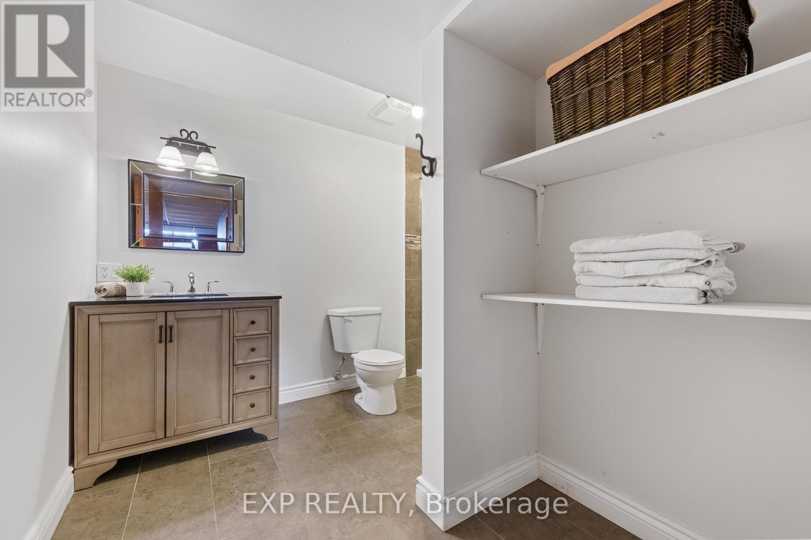 












2132 VALENCEVILLE CRESCENT

,
Ottawa,




Ontario
K4A4K4

