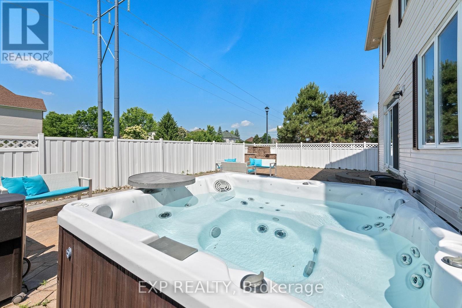 












2132 VALENCEVILLE CRESCENT

,
Ottawa,




Ontario
K4A4K4

