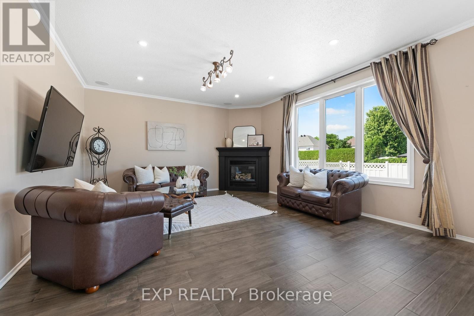 












2132 VALENCEVILLE CRESCENT

,
Ottawa,




Ontario
K4A4K4


