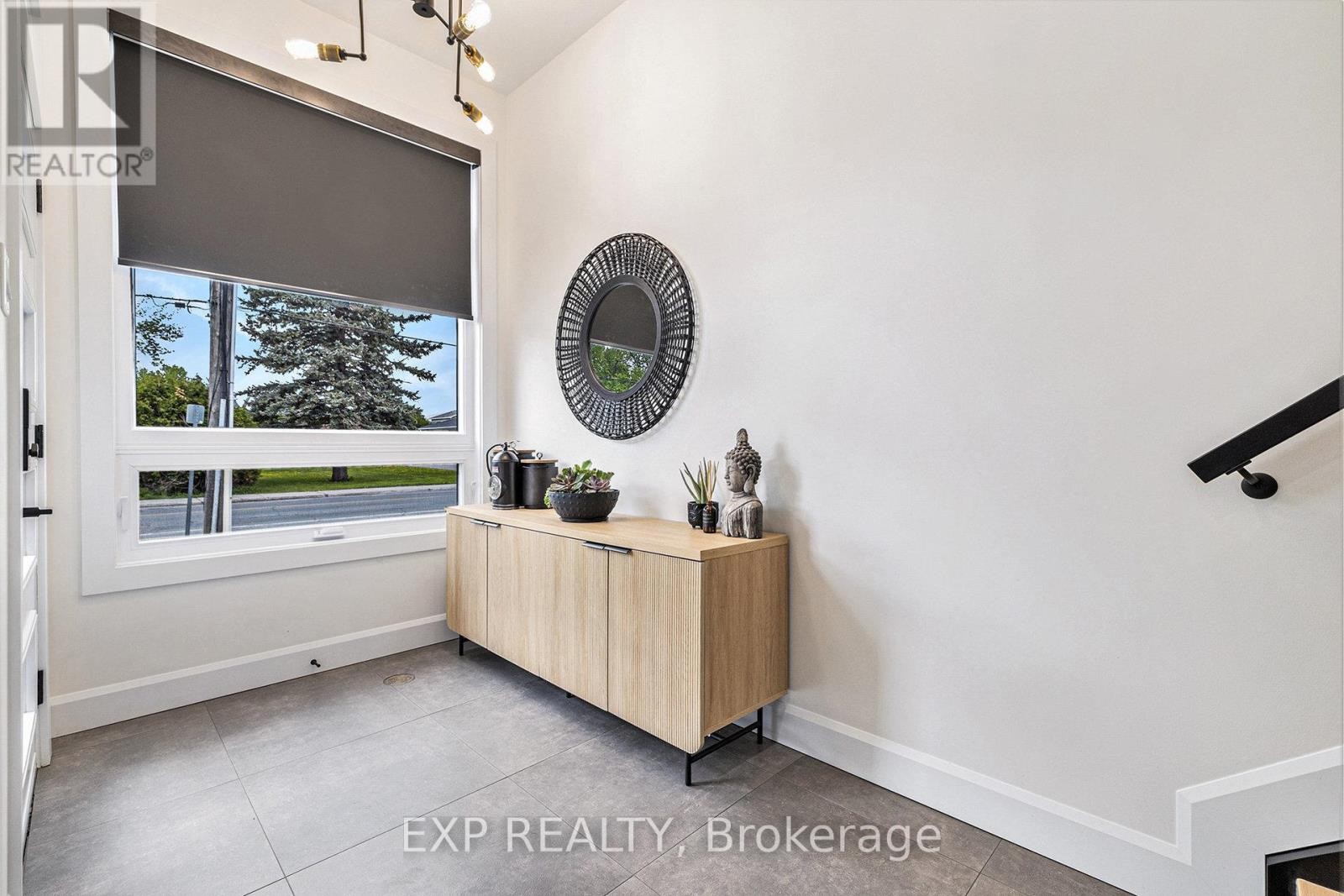 












1056 NOTRE DAME STREET

,
Russell,




Ontario
K0A1W0

