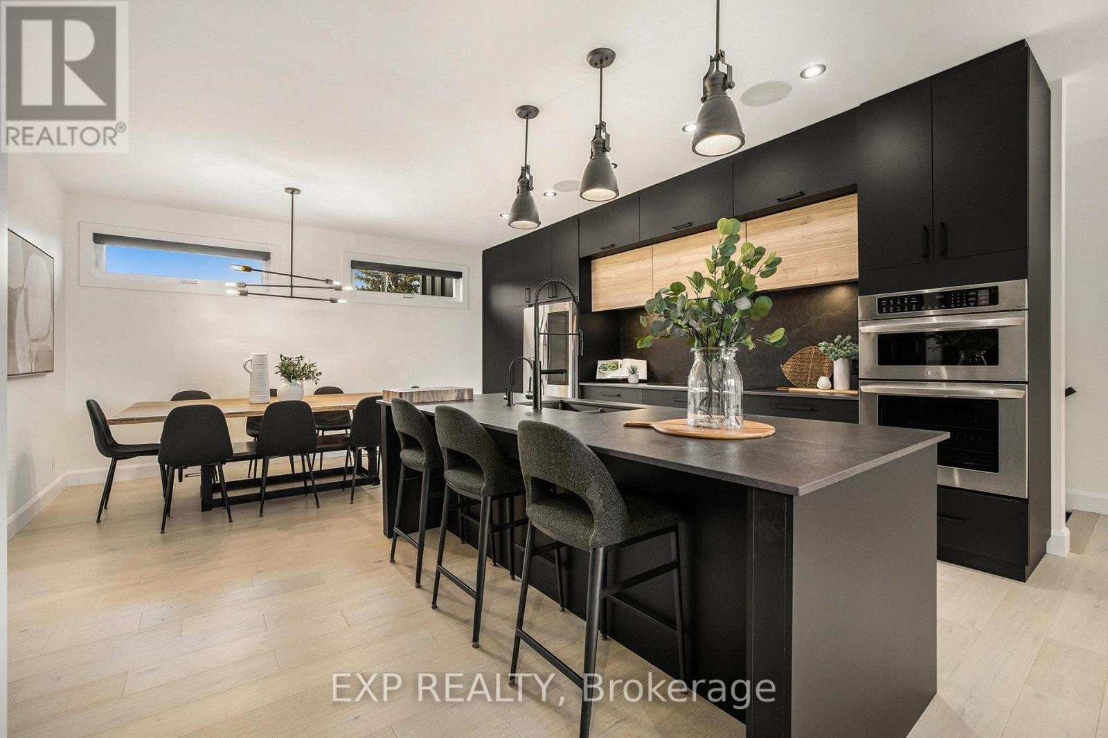 












1056 NOTRE DAME STREET

,
Russell,




Ontario
K0A1W0

