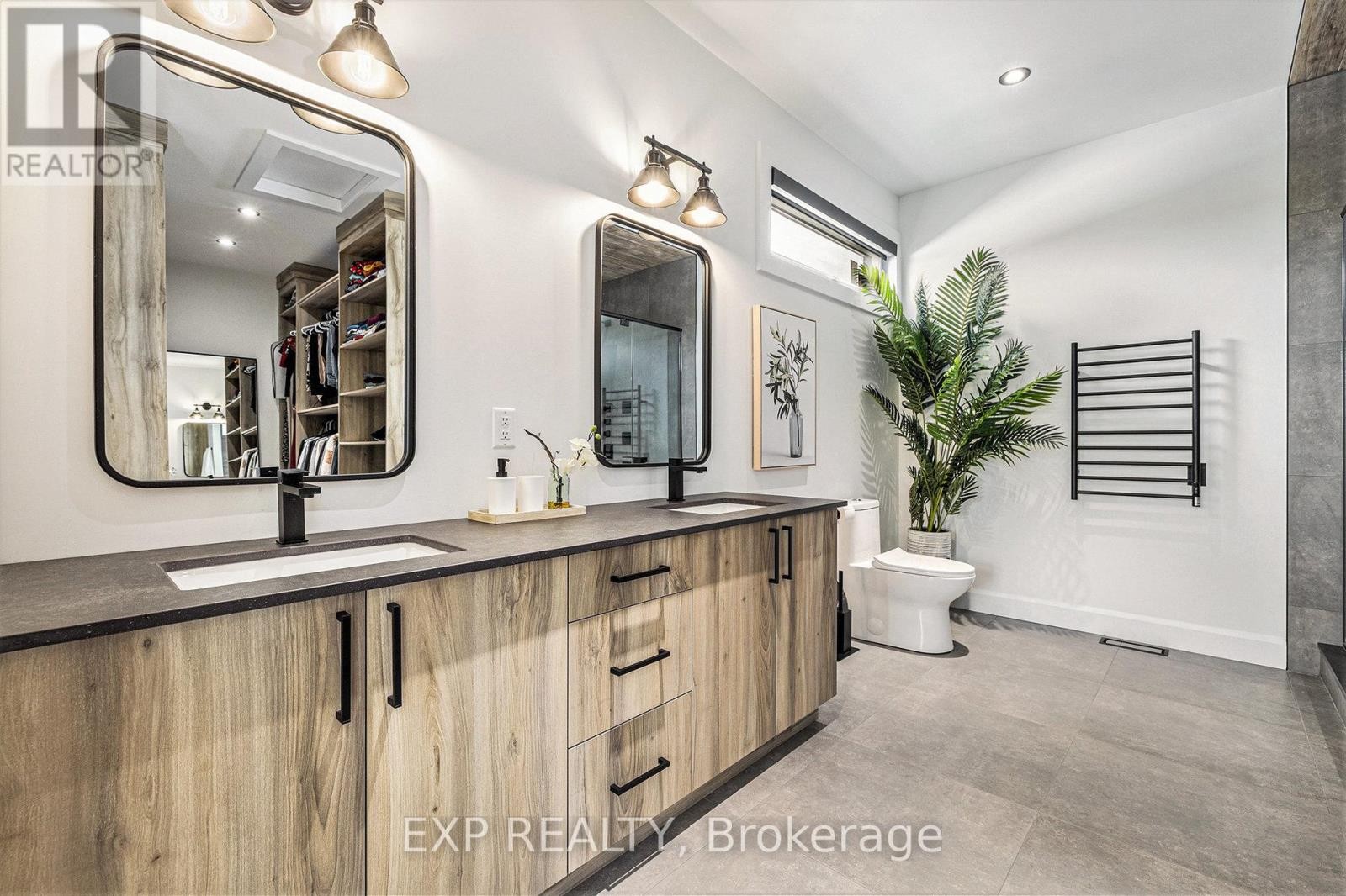 












1056 NOTRE DAME STREET

,
Russell,




Ontario
K0A1W0

