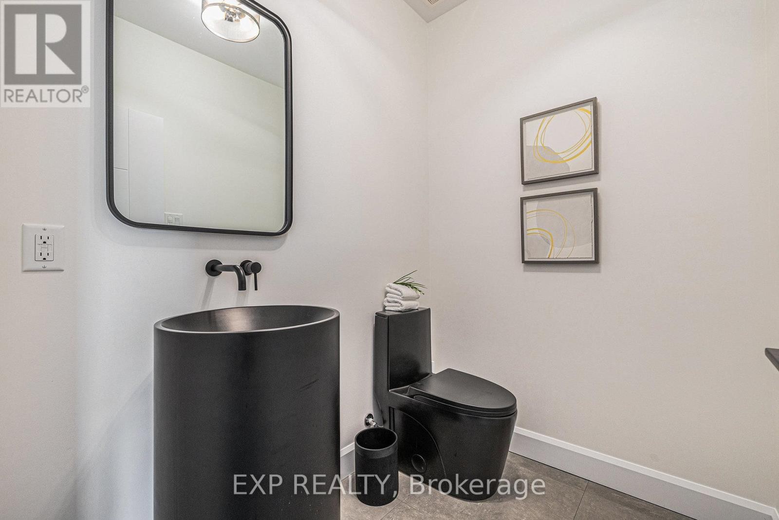 












1056 NOTRE DAME STREET

,
Russell,




Ontario
K0A1W0

