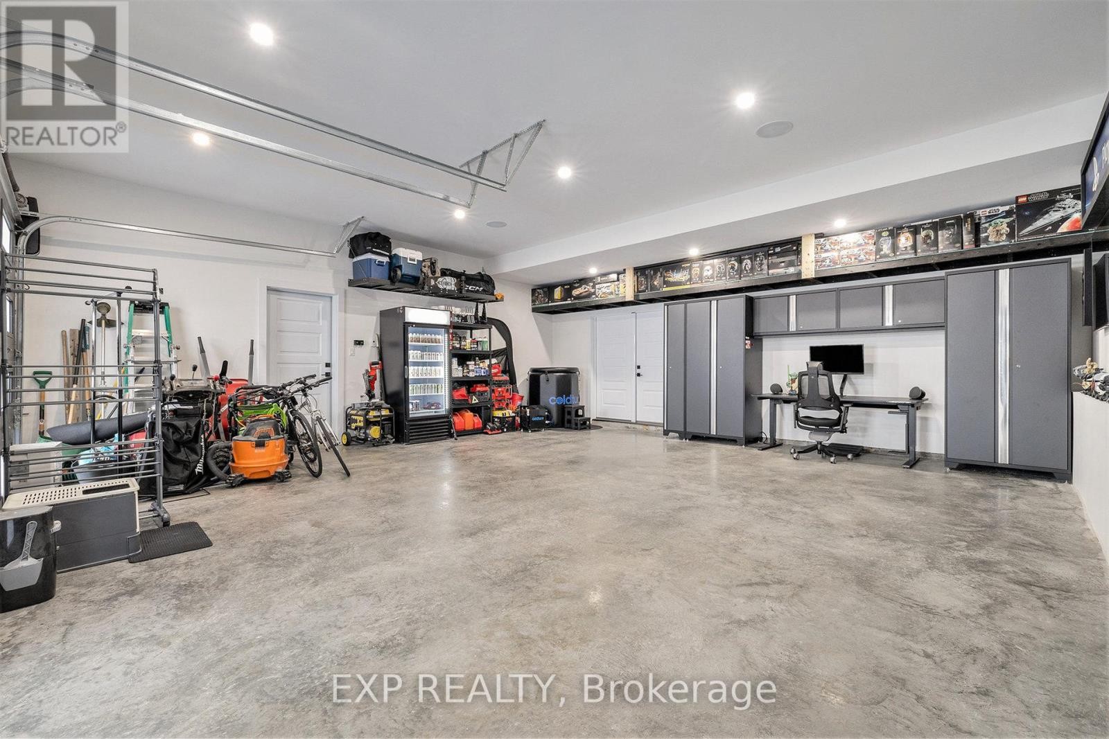 












1056 NOTRE DAME STREET

,
Russell,




Ontario
K0A1W0

