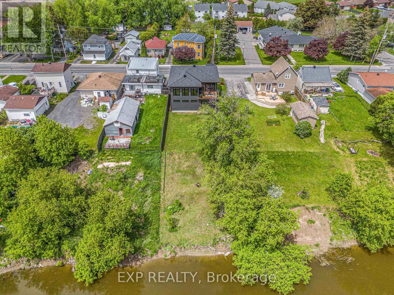 












1056 NOTRE DAME STREET

,
Russell,




Ontario
K0A1W0

