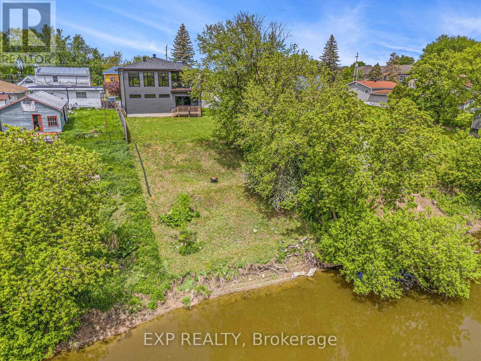 












1056 NOTRE DAME STREET

,
Russell,




Ontario
K0A1W0

