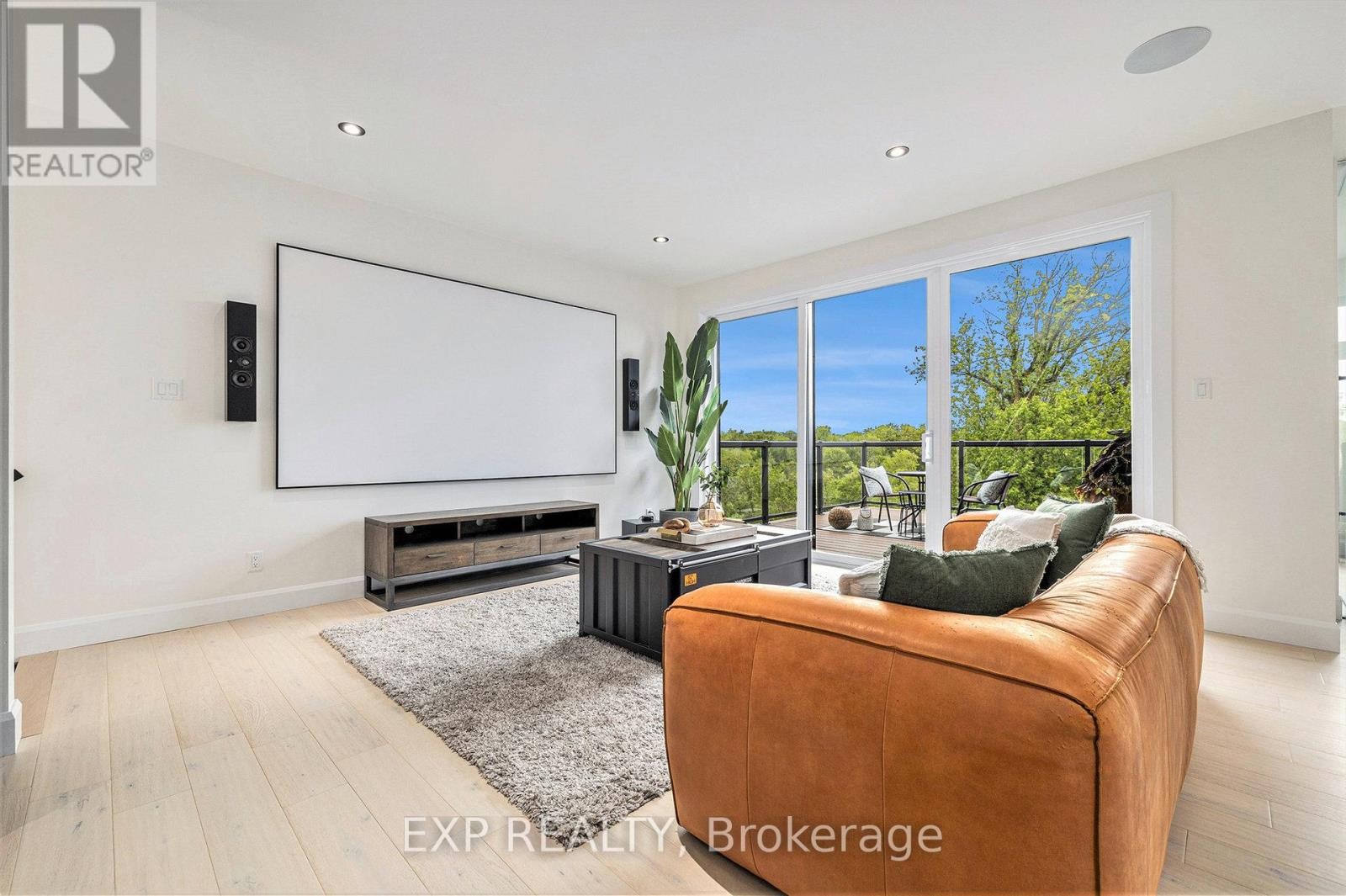 












1056 NOTRE DAME STREET

,
Russell,




Ontario
K0A1W0

