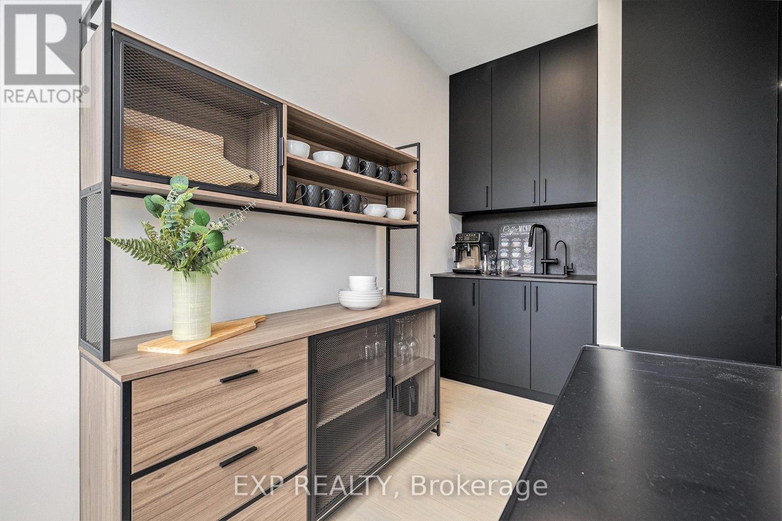 












1056 NOTRE DAME STREET

,
Russell,




Ontario
K0A1W0

