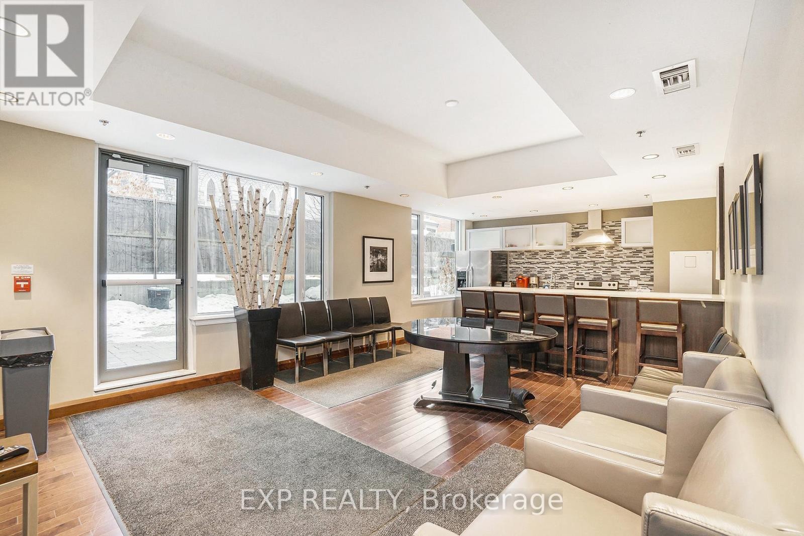 












609 - 238 BESSERER STREET

,
Ottawa,




Ontario
K1N6B1

