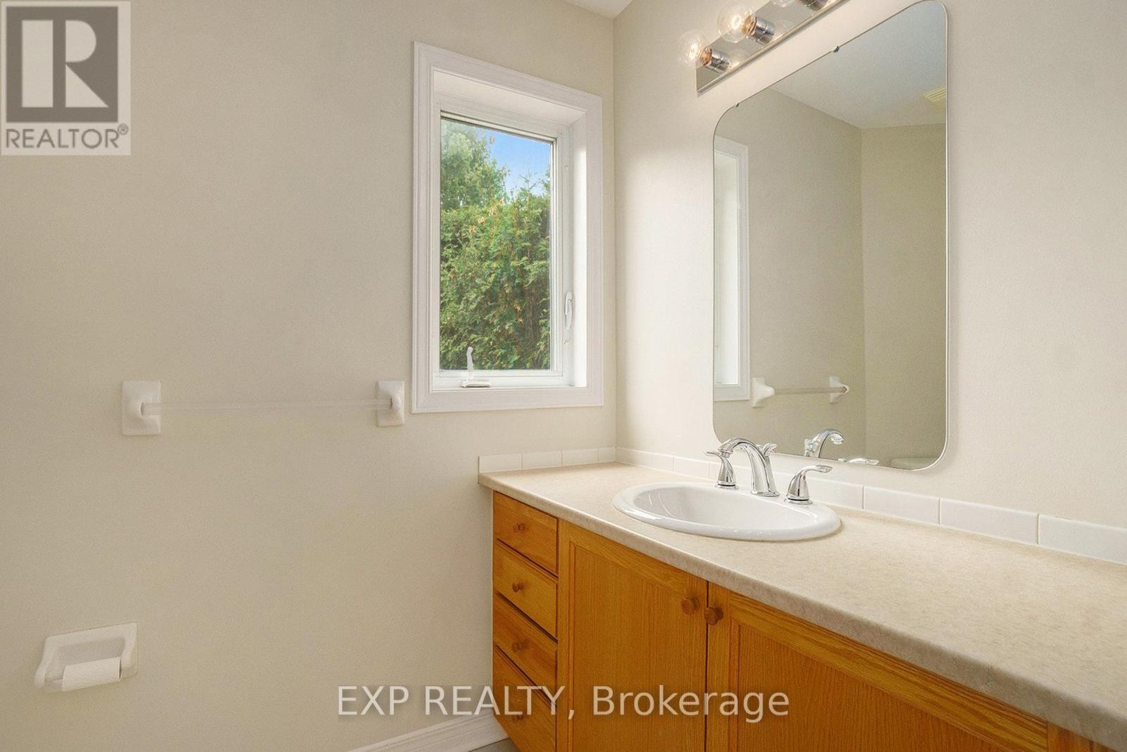 












638 CASABELLA DRIVE

,
Ottawa,




Ontario
K4A4G1

