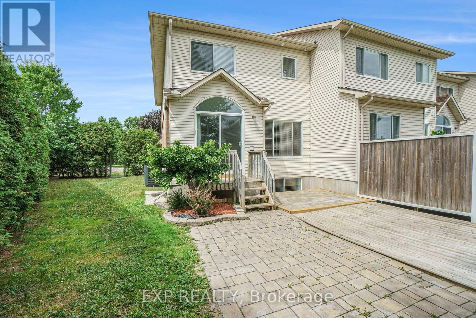 












638 CASABELLA DRIVE

,
Ottawa,




Ontario
K4A4G1

