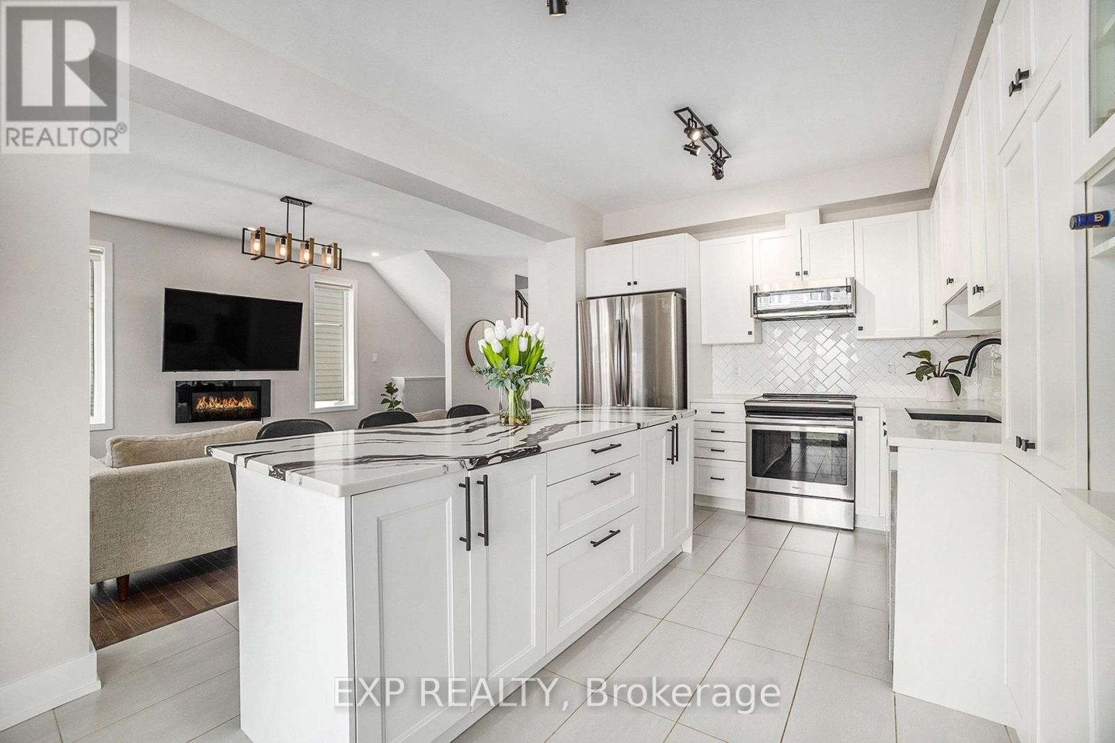 












63 PELHAM CRESCENT

,
Ottawa,




Ontario
K0A2Z0

