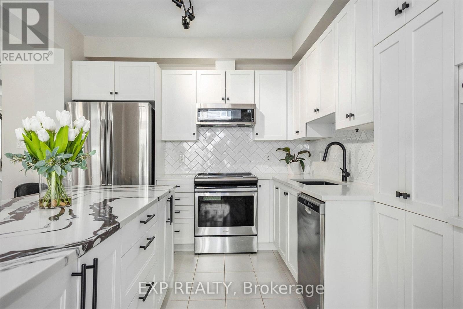 












63 PELHAM CRESCENT

,
Ottawa,




Ontario
K0A2Z0

