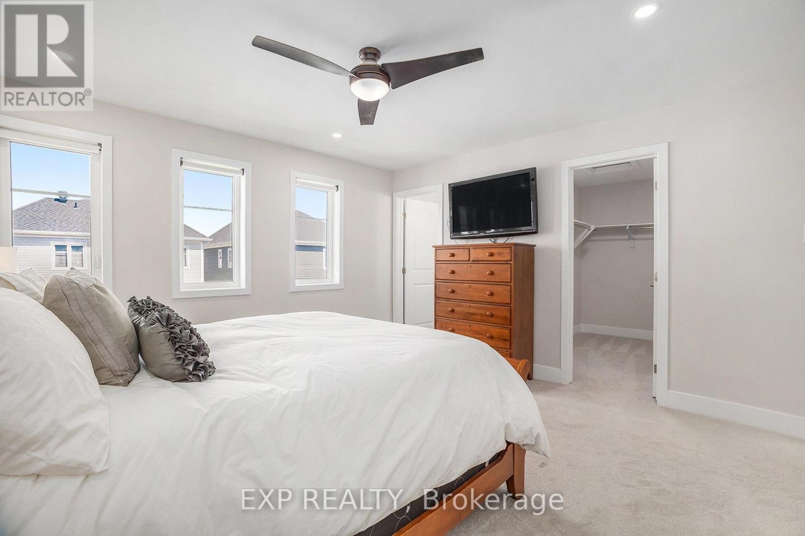 












63 PELHAM CRESCENT

,
Ottawa,




Ontario
K0A2Z0

