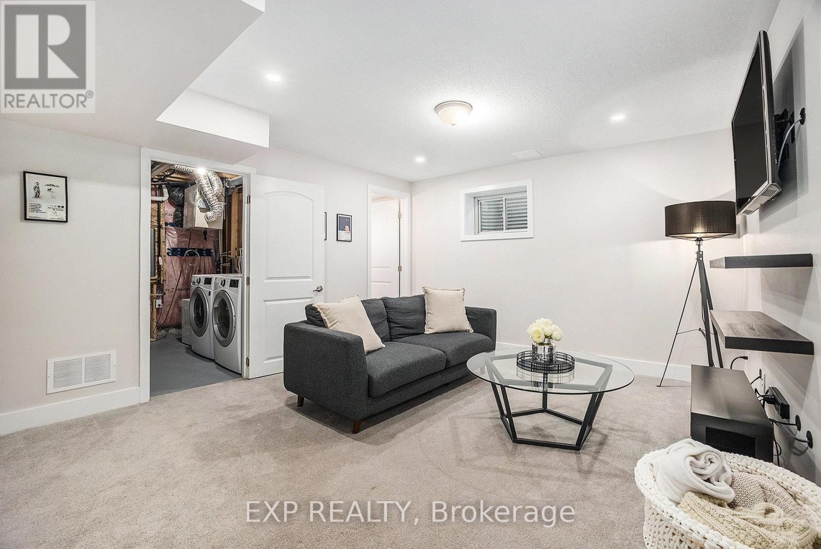 












63 PELHAM CRESCENT

,
Ottawa,




Ontario
K0A2Z0

