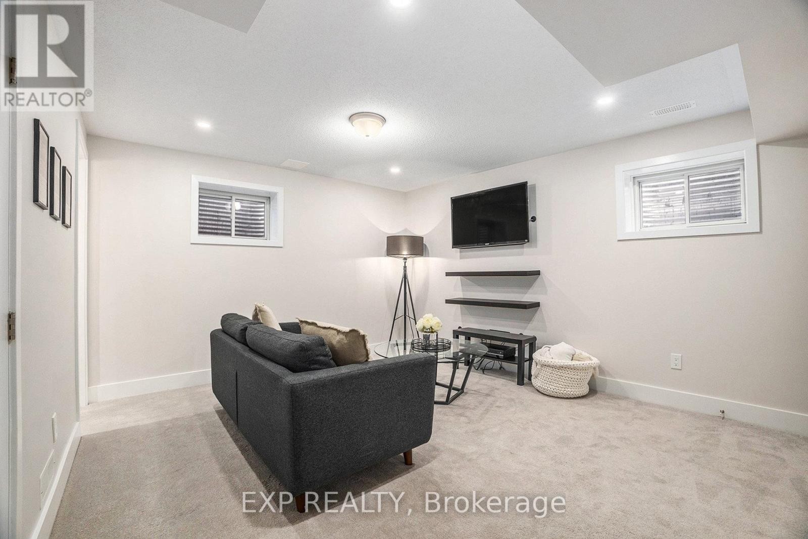 












63 PELHAM CRESCENT

,
Ottawa,




Ontario
K0A2Z0

