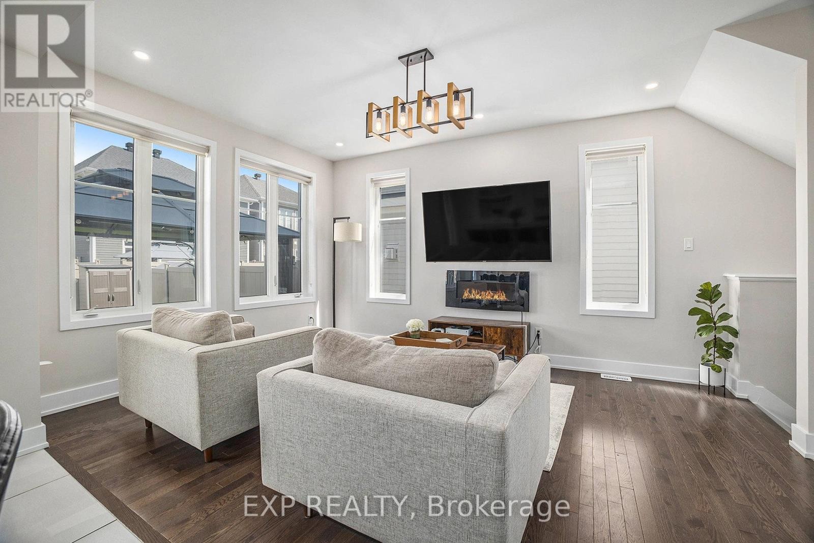 












63 PELHAM CRESCENT

,
Ottawa,




Ontario
K0A2Z0

