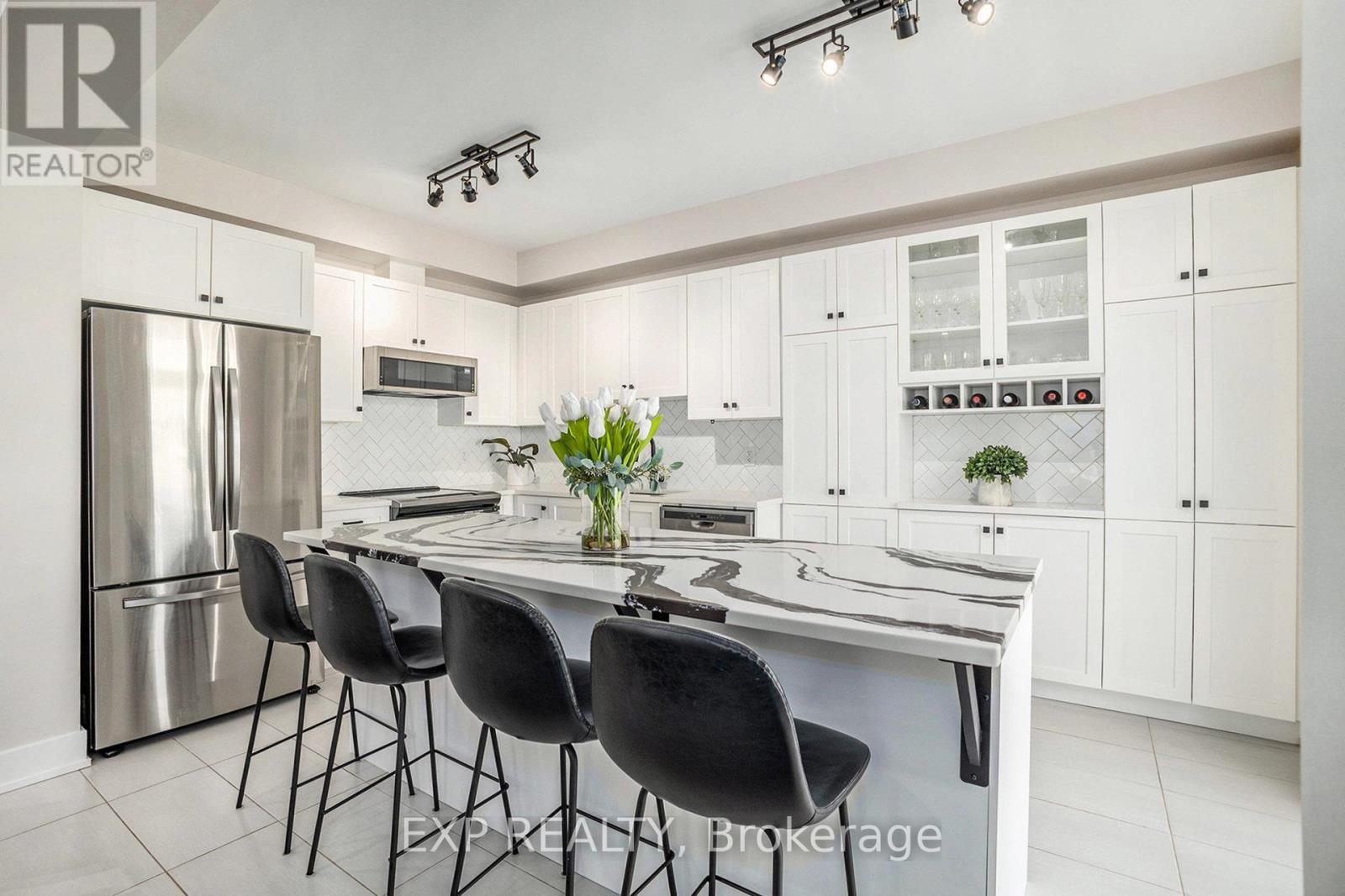 












63 PELHAM CRESCENT

,
Ottawa,




Ontario
K0A2Z0

