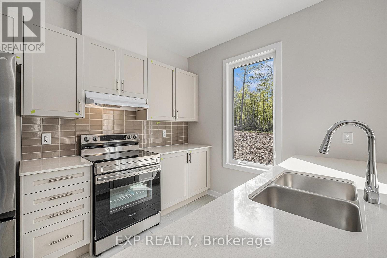 












364 APPALACHIAN CIRCLE

,
Ottawa,




Ontario
K2C3H2

