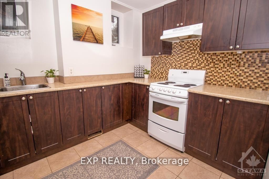 












1 - 244 CHARLOTTE STREET

,
Ottawa,




Ontario
K1N8L3

