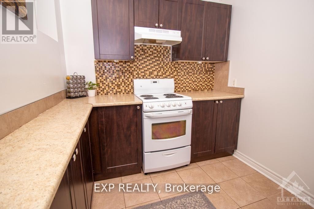 












1 - 244 CHARLOTTE STREET

,
Ottawa,




Ontario
K1N8L3

