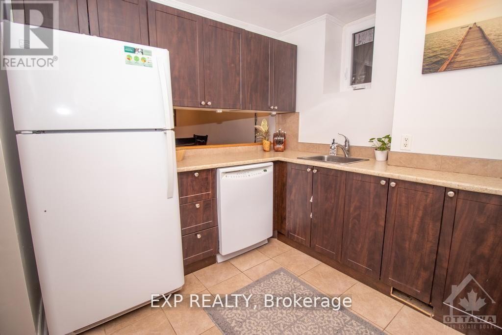 












1 - 244 CHARLOTTE STREET

,
Ottawa,




Ontario
K1N8L3

