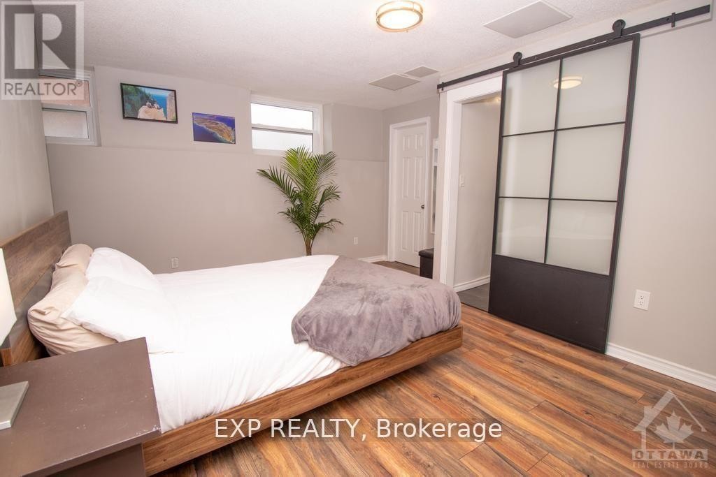 












1 - 244 CHARLOTTE STREET

,
Ottawa,




Ontario
K1N8L3

