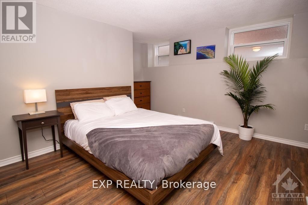 












1 - 244 CHARLOTTE STREET

,
Ottawa,




Ontario
K1N8L3

