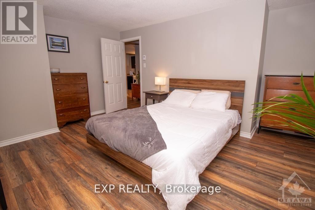 












1 - 244 CHARLOTTE STREET

,
Ottawa,




Ontario
K1N8L3

