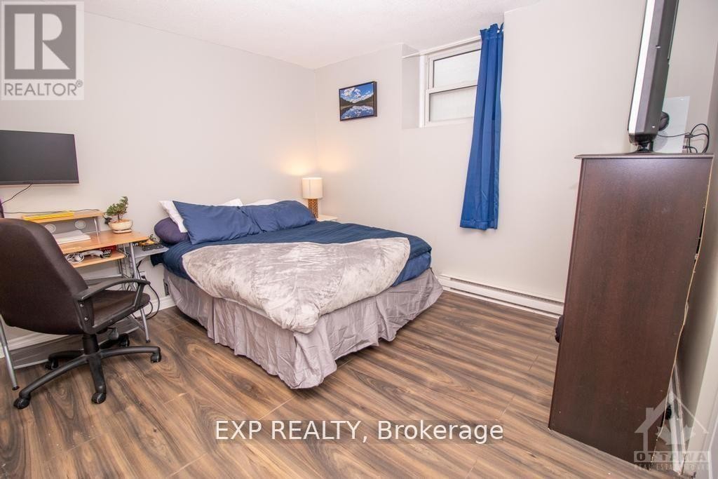 












1 - 244 CHARLOTTE STREET

,
Ottawa,




Ontario
K1N8L3

