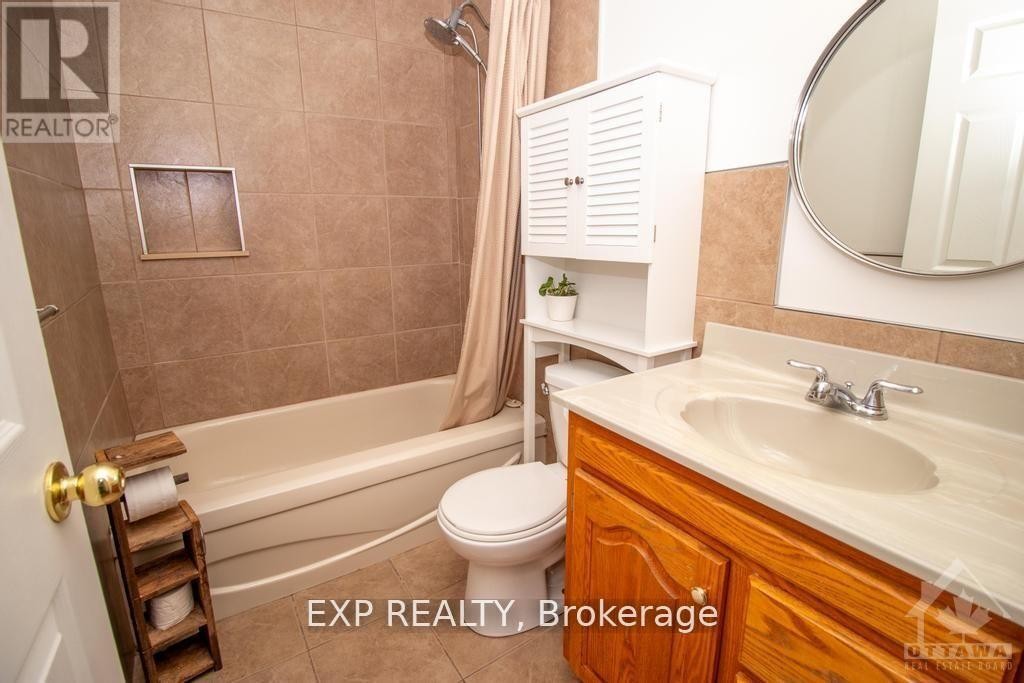 












1 - 244 CHARLOTTE STREET

,
Ottawa,




Ontario
K1N8L3

