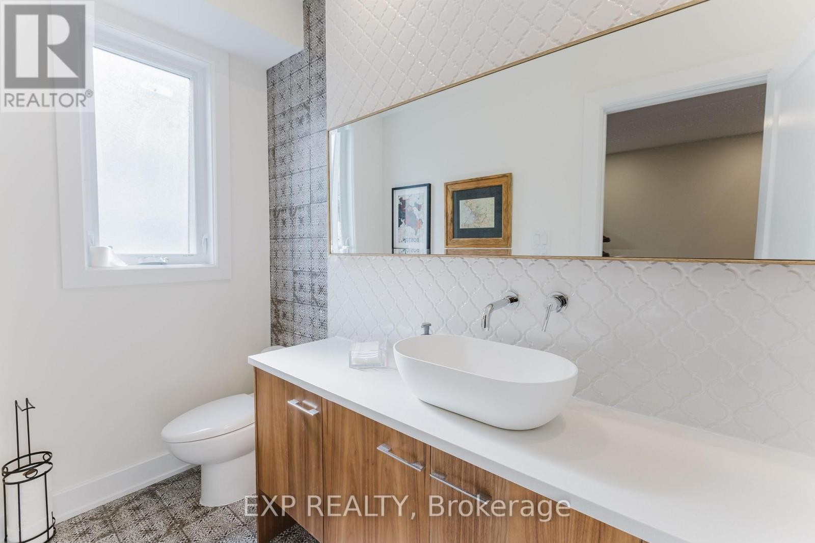 












B - 62 COLUMBUS AVENUE

,
Ottawa,




Ontario
K1K1R3

