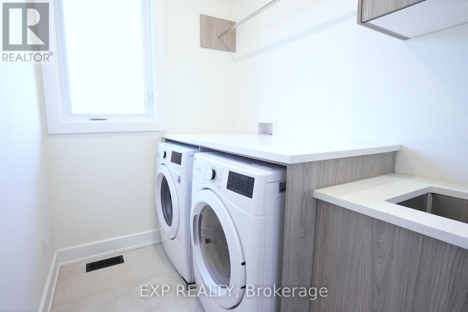 












B - 62 COLUMBUS AVENUE

,
Ottawa,




Ontario
K1K1R3

