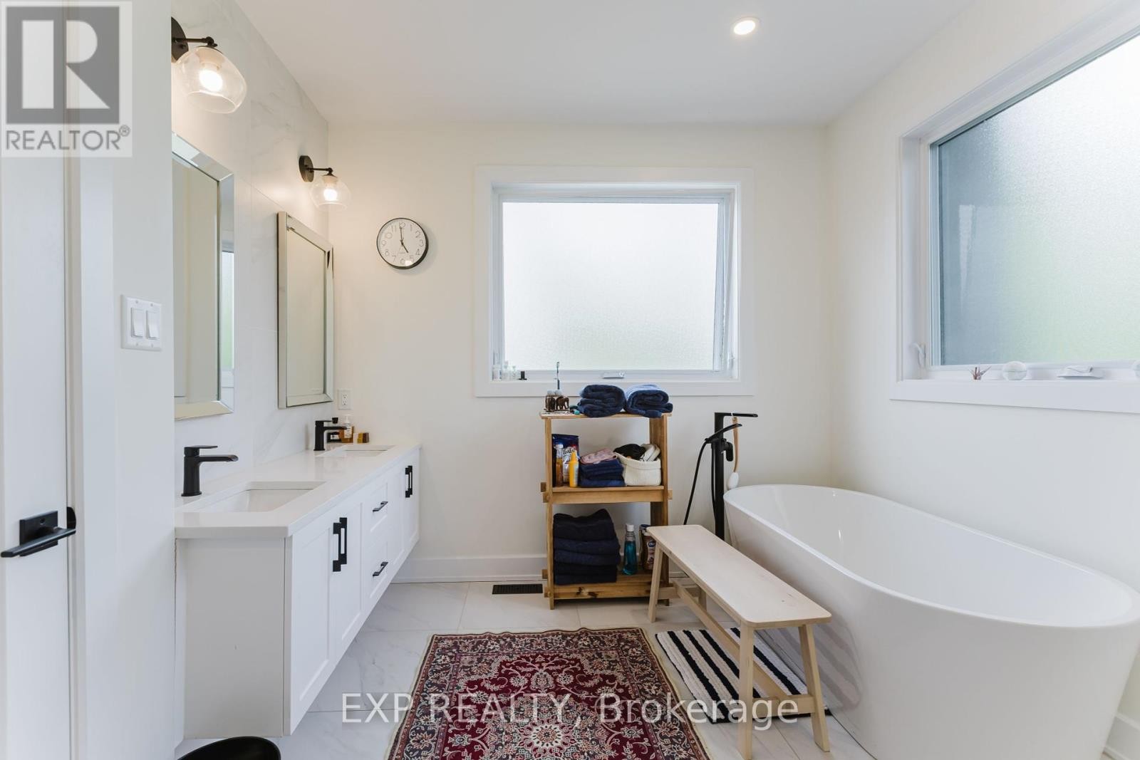 












B - 62 COLUMBUS AVENUE

,
Ottawa,




Ontario
K1K1R3

