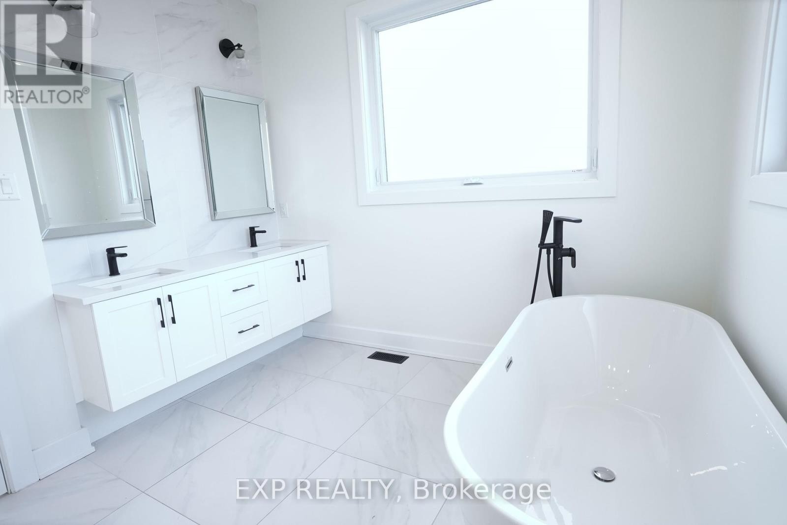 












B - 62 COLUMBUS AVENUE

,
Ottawa,




Ontario
K1K1R3

