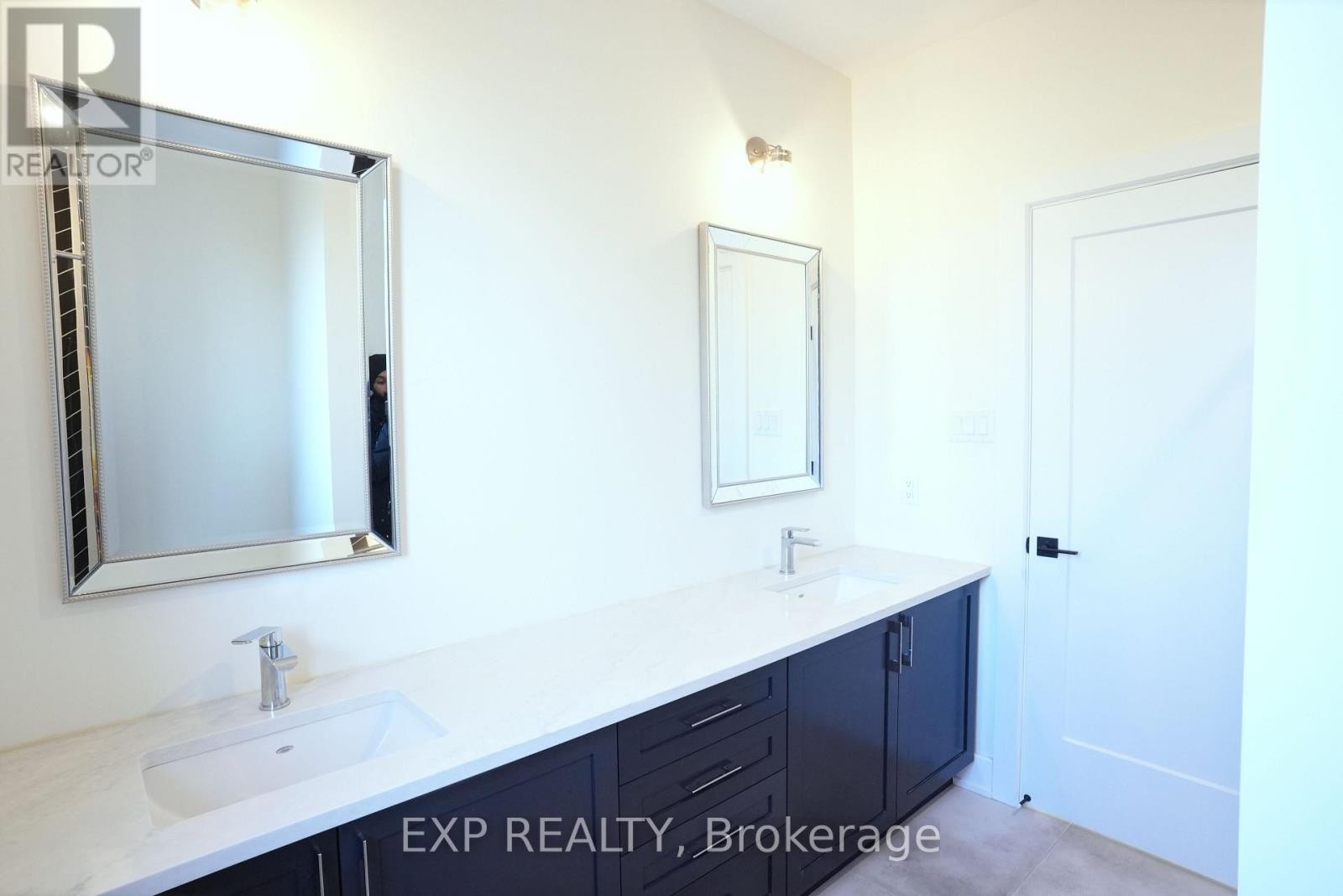 












B - 62 COLUMBUS AVENUE

,
Ottawa,




Ontario
K1K1R3

