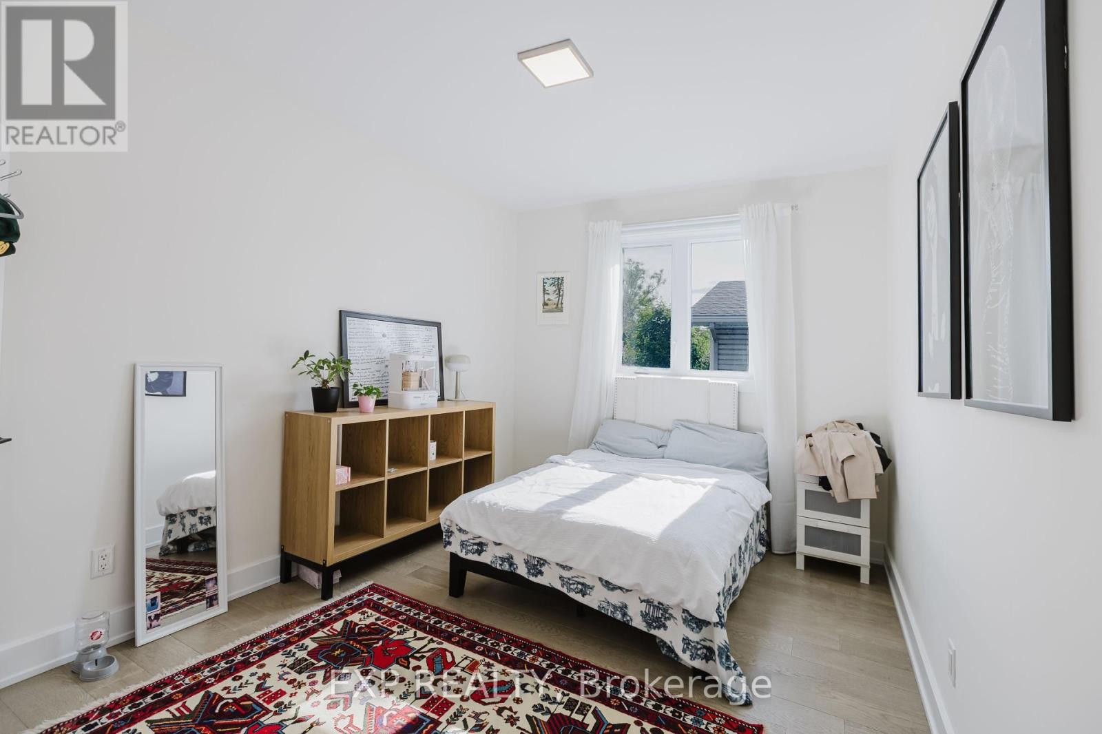 












B - 62 COLUMBUS AVENUE

,
Ottawa,




Ontario
K1K1R3

