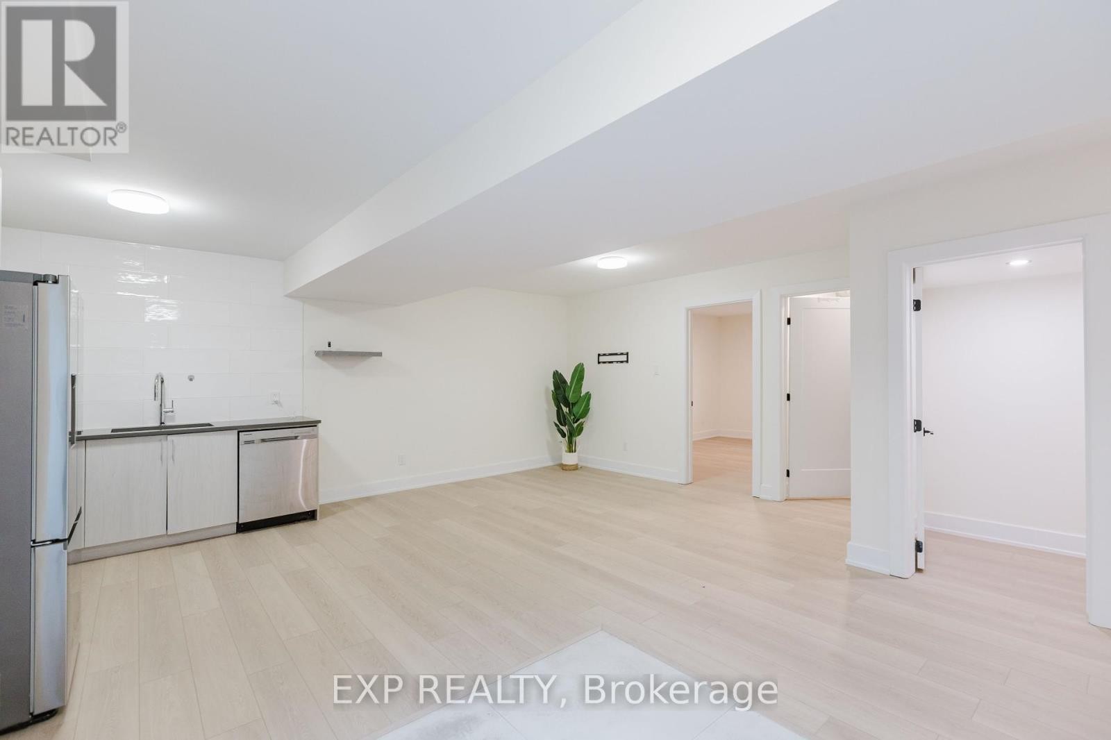 












B - 62 COLUMBUS AVENUE

,
Ottawa,




Ontario
K1K1R3

