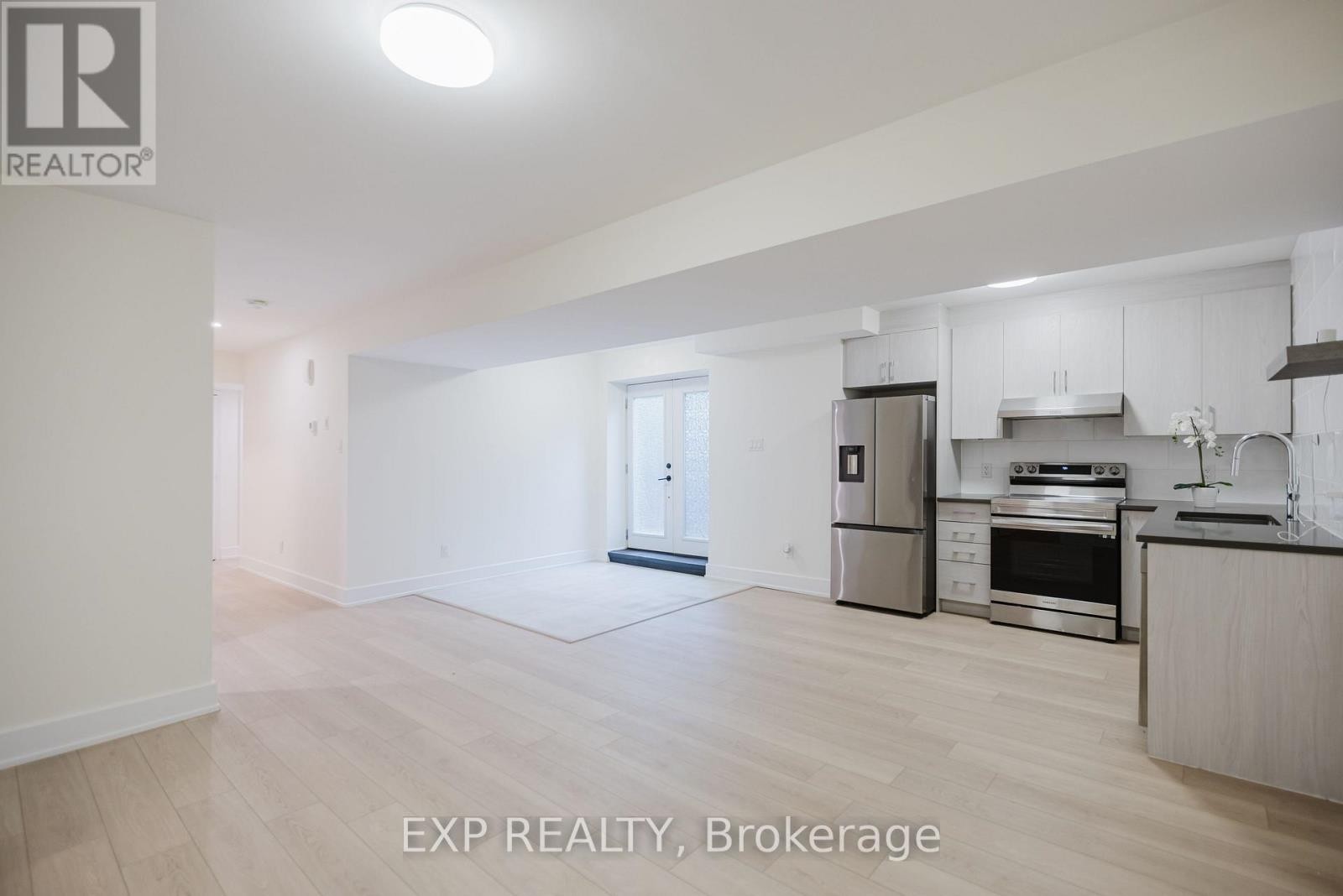 












B - 62 COLUMBUS AVENUE

,
Ottawa,




Ontario
K1K1R3

