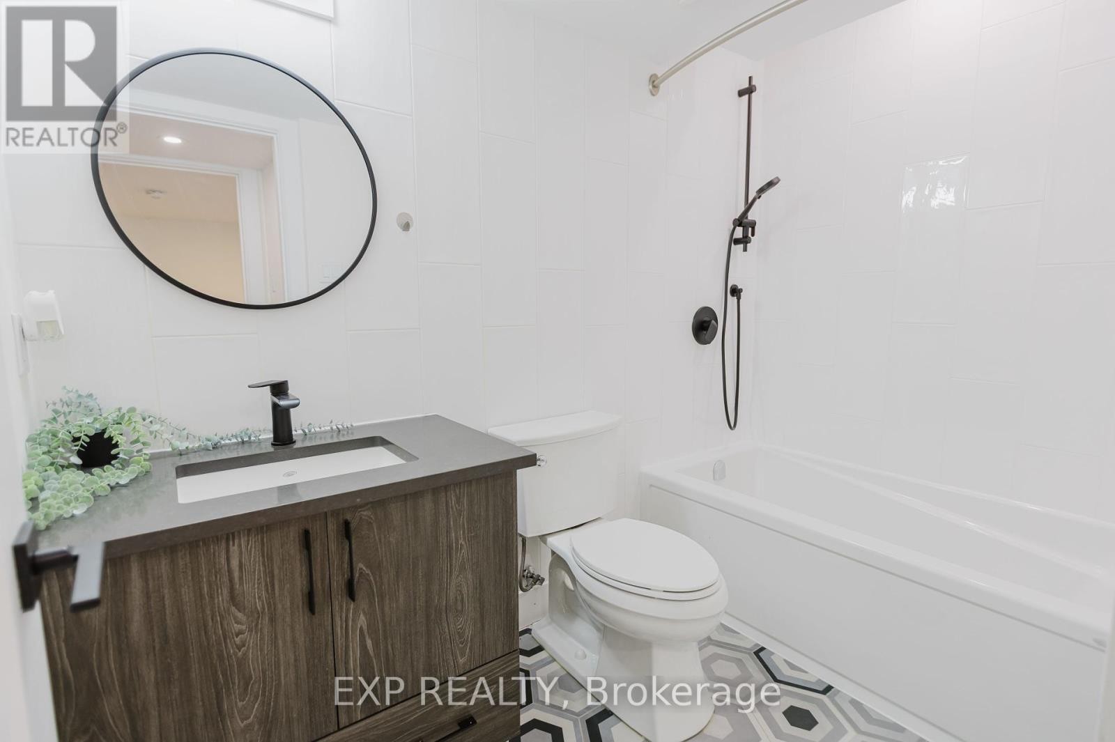 












B - 62 COLUMBUS AVENUE

,
Ottawa,




Ontario
K1K1R3

