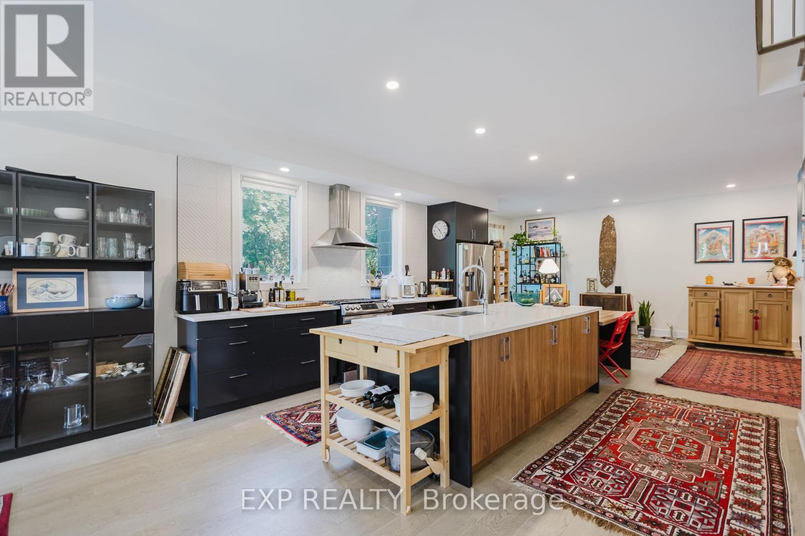 












B - 62 COLUMBUS AVENUE

,
Ottawa,




Ontario
K1K1R3

